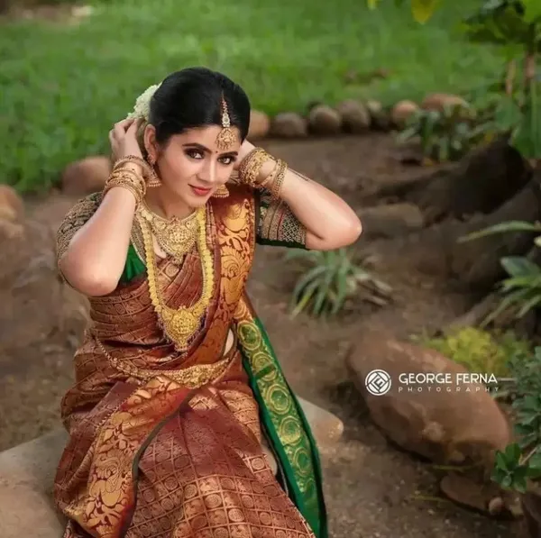 Maroon_Woven_Kanjivaram_Silk_Saree_with_Saree_Cover