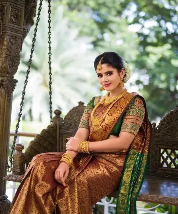 Maroon_Woven_Kanjivaram_Silk_Saree_with_Saree_Cover