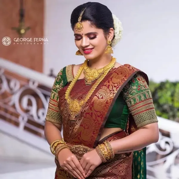Maroon_Woven_Kanjivaram_Silk_Saree_with_Saree_Cover