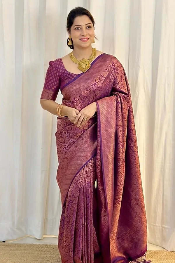 Wine_Soft_Silk_Saree_With_Chatoyant_Blouse_Piece