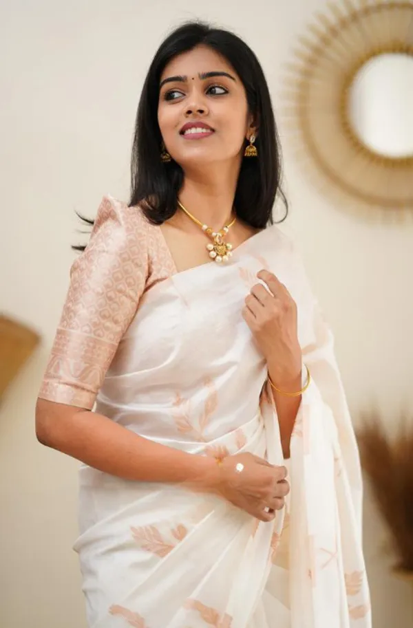 White_Soft_Silk_Saree_With_Blouse_Piece