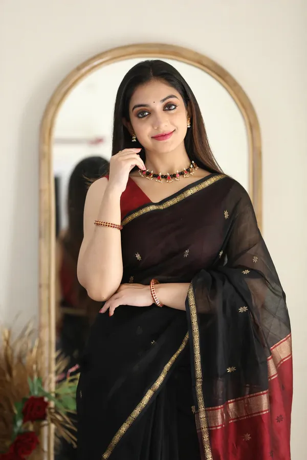 Black_Cotton_Silk_Saree_With_Blouse_Piece