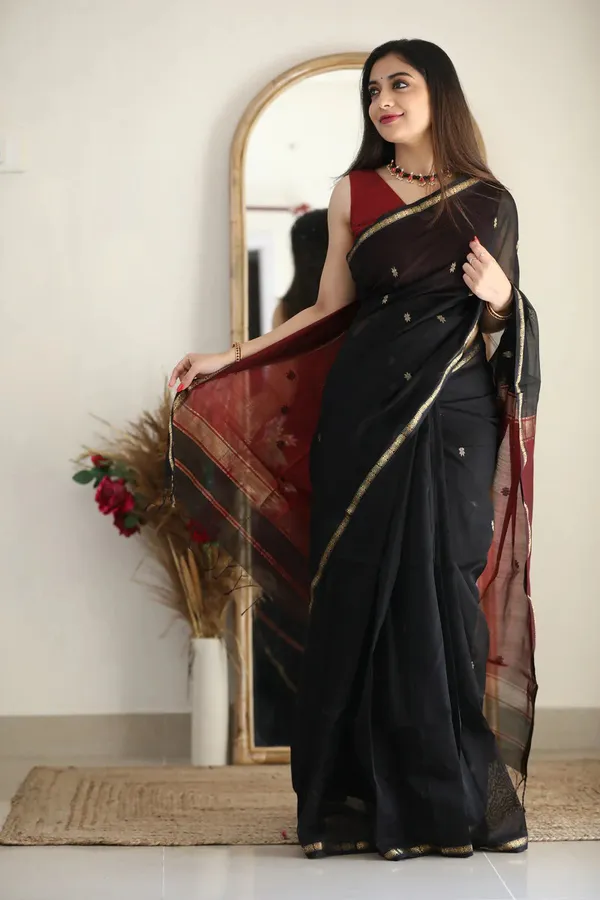 Black_Cotton_Silk_Saree_With_Blouse_Piece