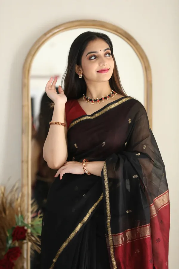 Black_Cotton_Silk_Saree_With_Blouse_Piece