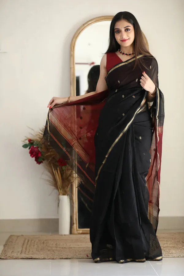 Black_Cotton_Silk_Saree_With_Blouse_Piece