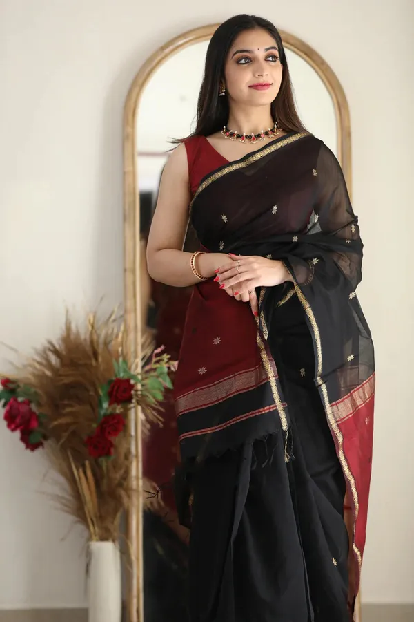 Black_Cotton_Silk_Saree_With_Blouse_Piece