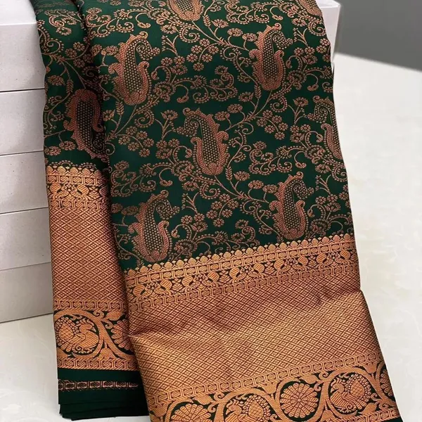Green_Cotton_Silk_Saree_With_Classy_Blouse_Piece