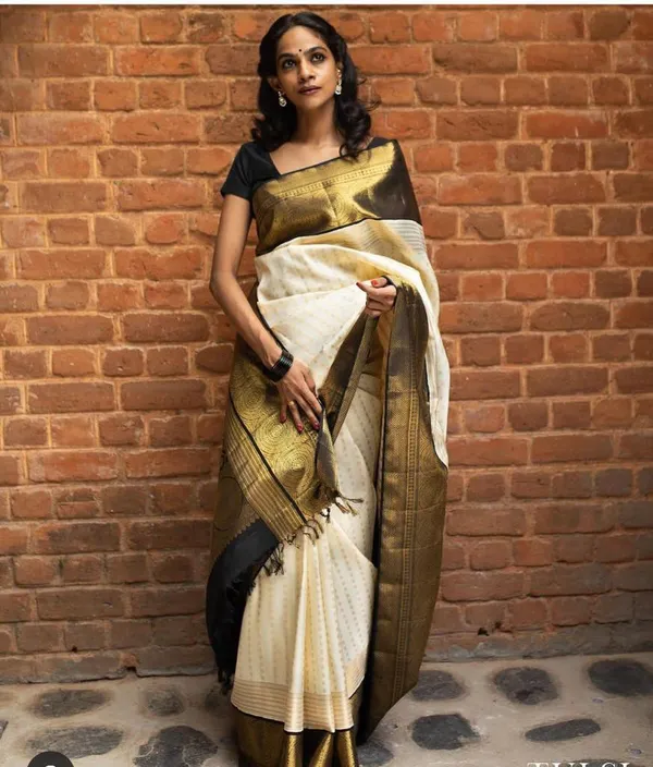 White_Woven_Kanjivaram_Silk_Saree_with_Saree_Cover