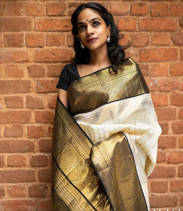 White_Woven_Kanjivaram_Silk_Saree_with_Saree_Cover
