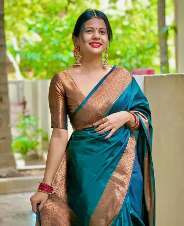 Dark_Green_Soft_Banarasi_Silk_Saree_With_Improbable_Blouse_Piece
