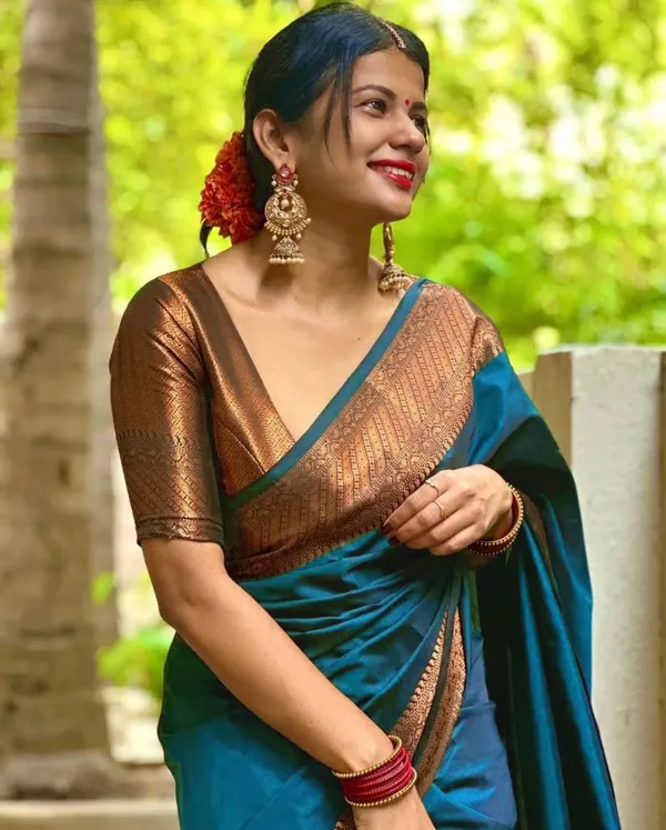 Dark_Green_Soft_Banarasi_Silk_Saree_With_Improbable_Blouse_Piece