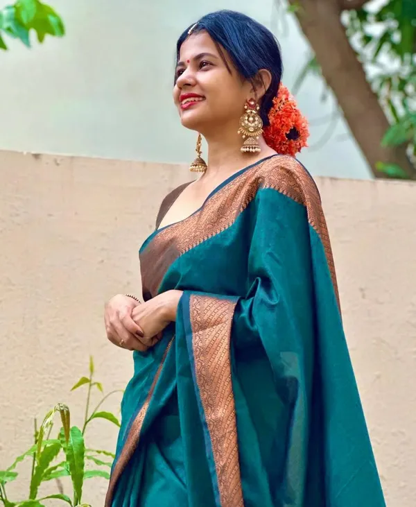Dark_Green_Soft_Banarasi_Silk_Saree_With_Improbable_Blouse_Piece