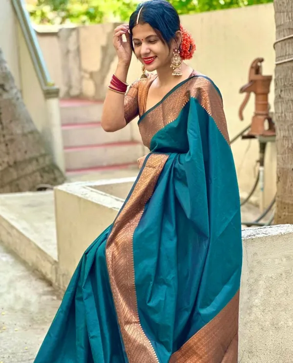 Dark_Green_Soft_Banarasi_Silk_Saree_With_Improbable_Blouse_Piece