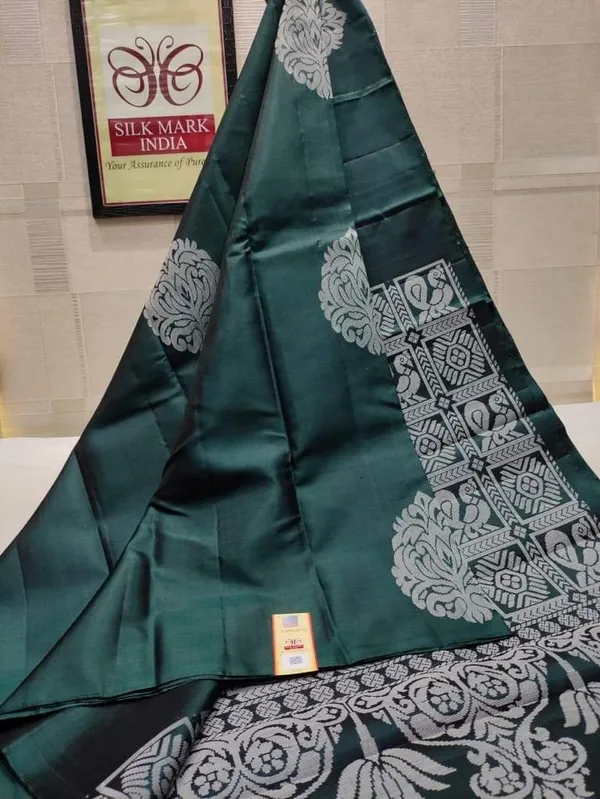 Green_Paithani_Silk_Saree_With_Magnetic_Blouse_Piece