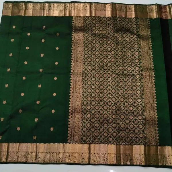 Green_Woven_Kanjivaram__Silk_Saree_with_Saree_Cover