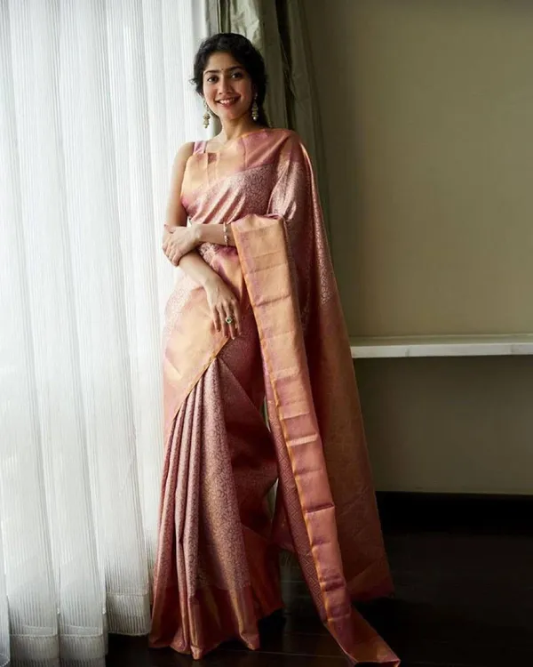Pink_Woven_Kanjivaram_Silk_Saree_with_Saree_Cover
