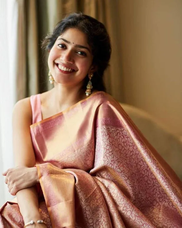 Pink_Woven_Kanjivaram_Silk_Saree_with_Saree_Cover