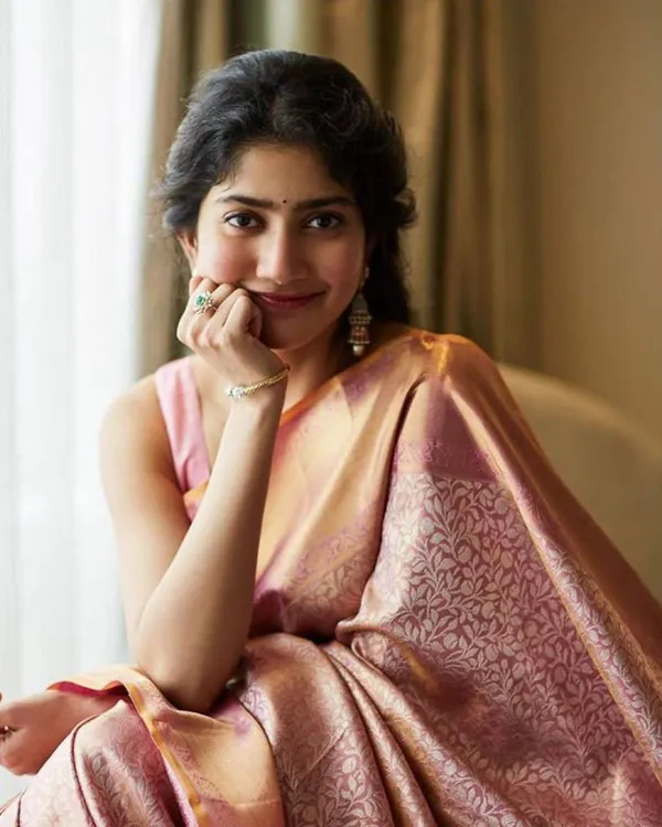 Pink_Woven_Kanjivaram_Silk_Saree_with_Saree_Cover