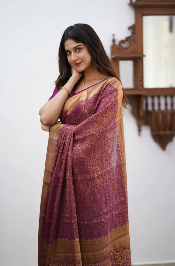 Magenta_Silk_Saree_With_Blouse_Piece