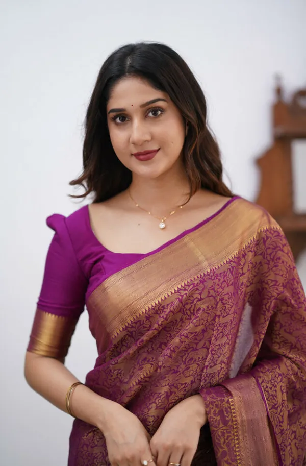 Magenta_Silk_Saree_With_Blouse_Piece