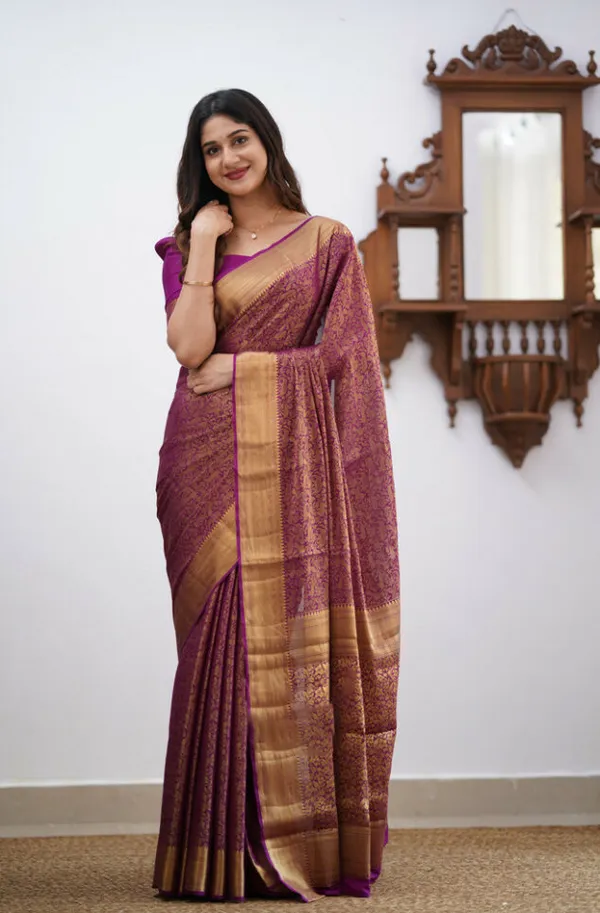 Magenta_Silk_Saree_With_Blouse_Piece