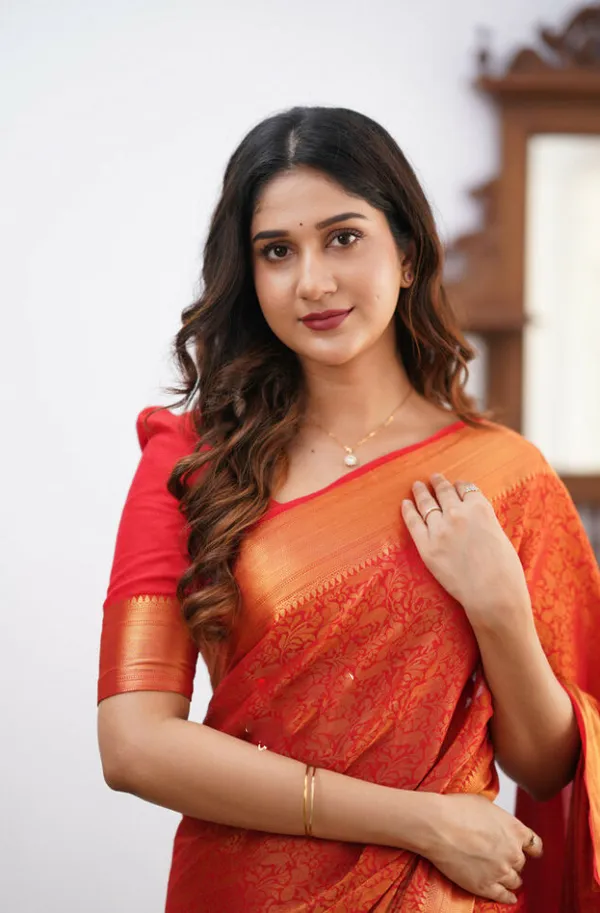 Red_Soft_Banarasi_Silk_Saree_With_Lagniappe_Blouse_Piece