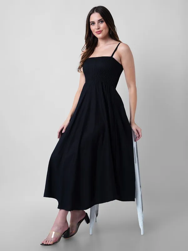 Women_Fit_And_Flare_Black_Dress
