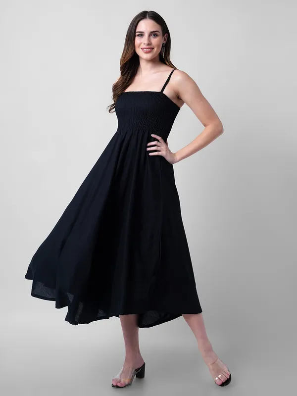 Women_Fit_And_Flare_Black_Dress