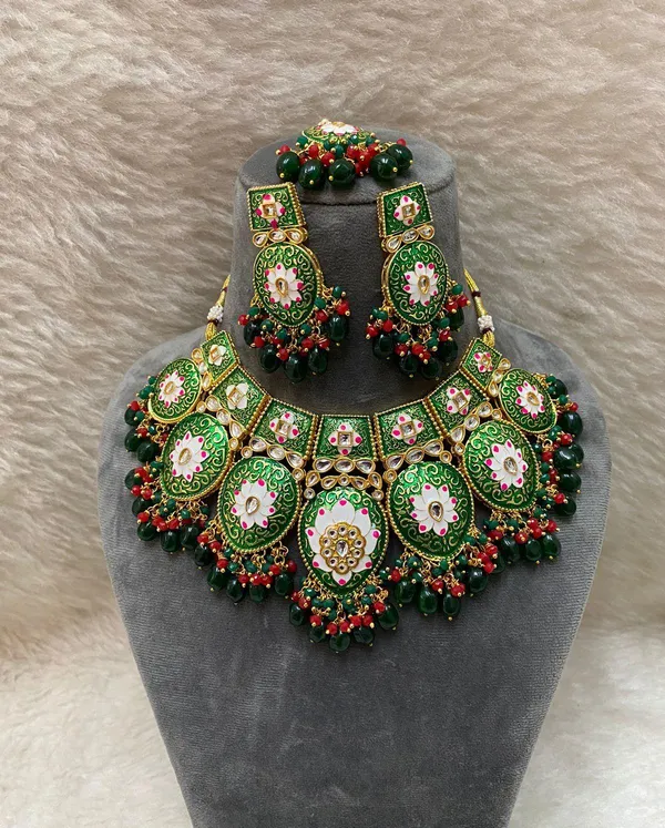 Hand_Made_Meena_Kari_Necklace_Set_and_Earrings_with_Maang_Tikka