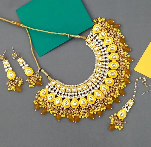 Choker_Necklace_Set_and_Earrings_with_Maang_Tikka