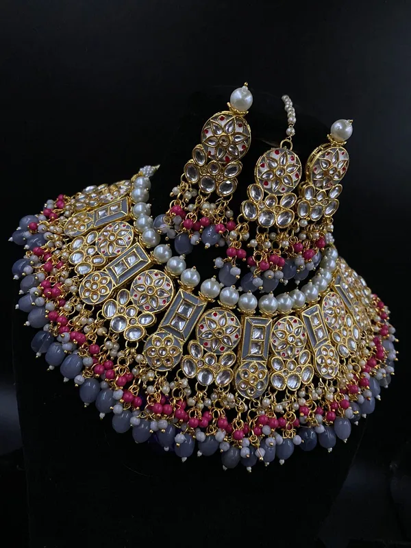 Grey_Choker_Necklace_Set_and_Earrings_with_Maang_Tikka