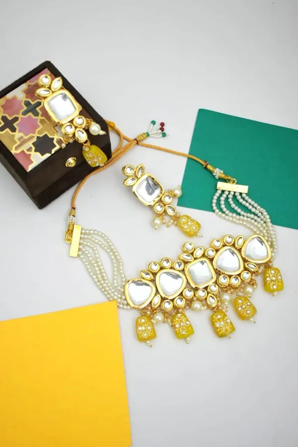 Brass_Kundan_Choker_Necklace_with_Back_Meena