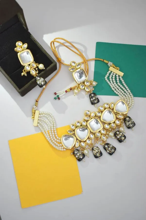 Brass_Kundan_Choker_Necklace_with_Back_Meena