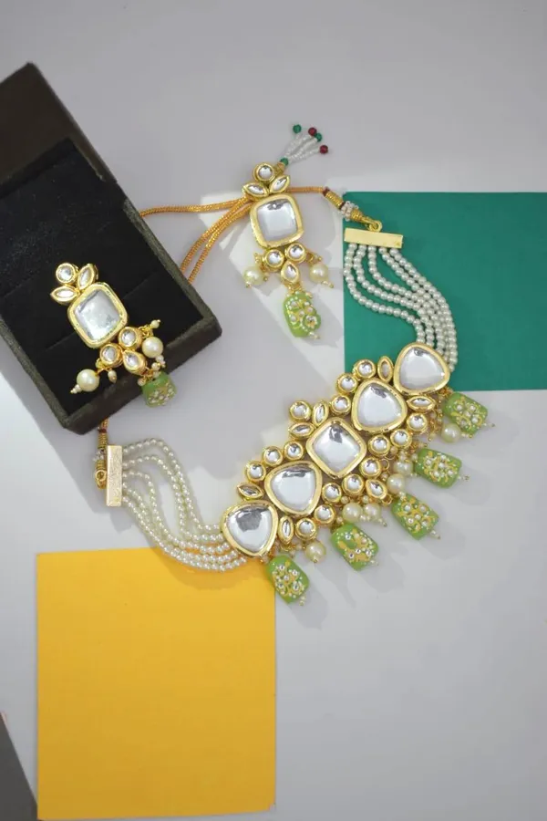 Brass_Kundan_Choker_Necklace_with_Back_Meena