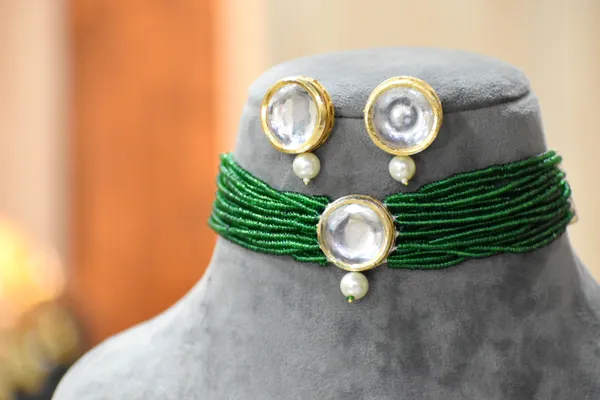 Brass_Kundan_Choker_Necklace_with_Back_Meena