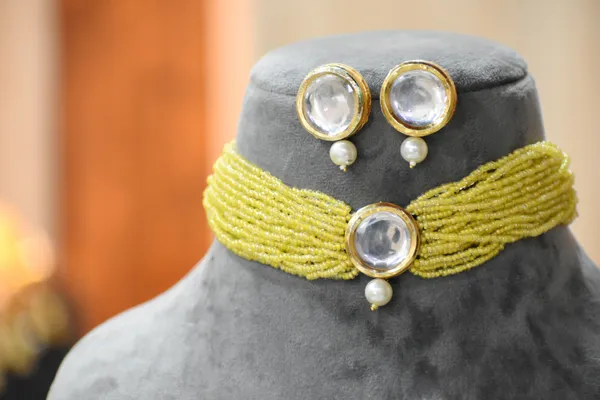 Brass_Kundan_Choker_Necklace_with_Back_Meena