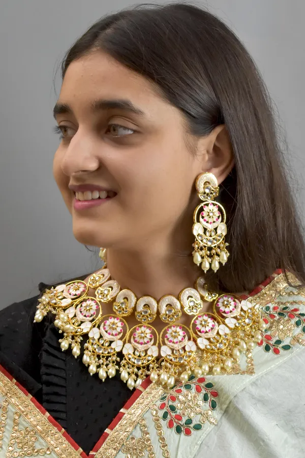 Choker_white_Necklace_Set_and_Earrings
