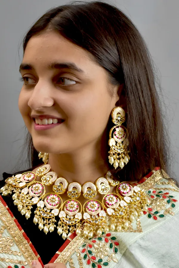 Choker_white_Necklace_Set_and_Earrings