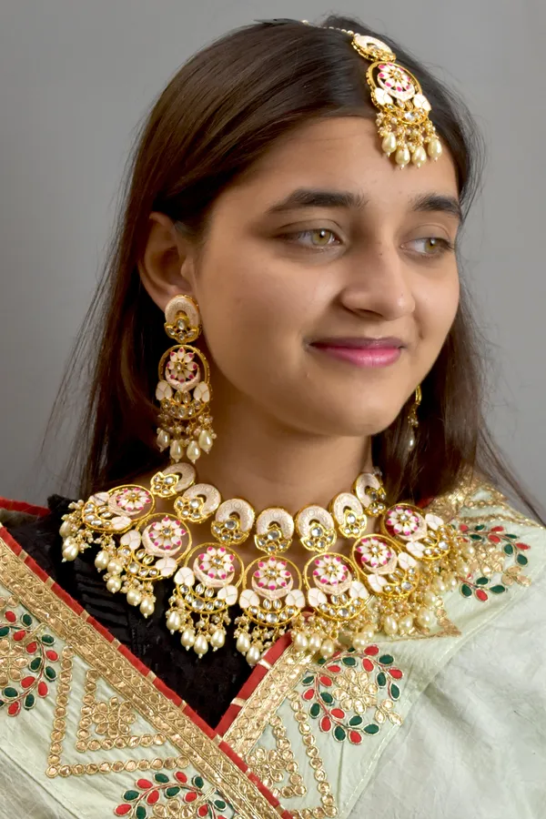 Choker_white_Necklace_Set_and_Earrings