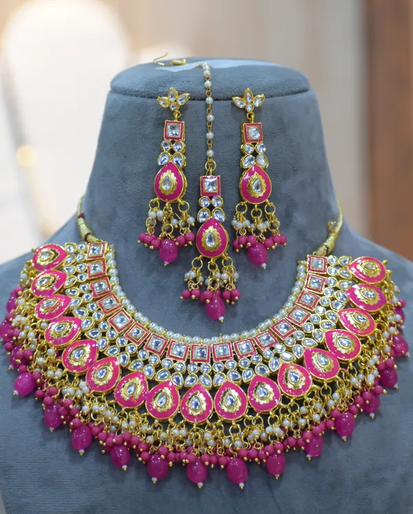 Choker_Bridal_Necklace_Set_and_Earrings