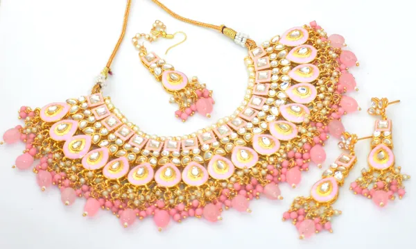 Choker_Necklace_Set_and_Earrings_with_Maang_Tikka