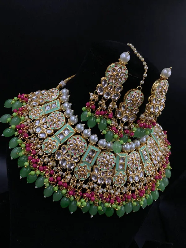 Choker_Necklace_Mint_Set_with_Maang_Tikka