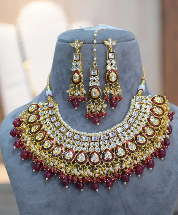 Hand_Made_Choker_Set_with_Earring_Tikka