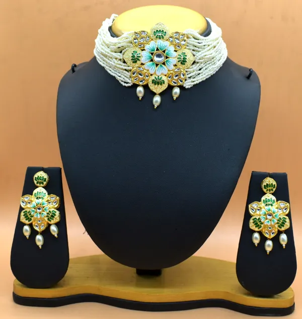 Off_White_Chic_Necklace_Set_and_Earrings