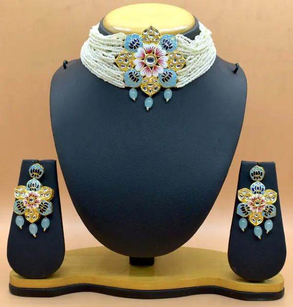 Sky_Chic_Necklace_Set_and_Earrings