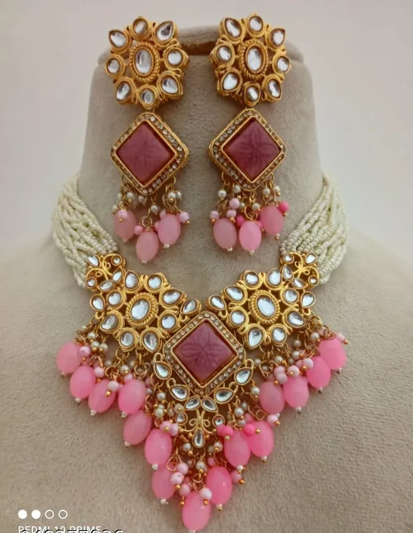 Stone_Based_Necklace_Set_and_Earrings