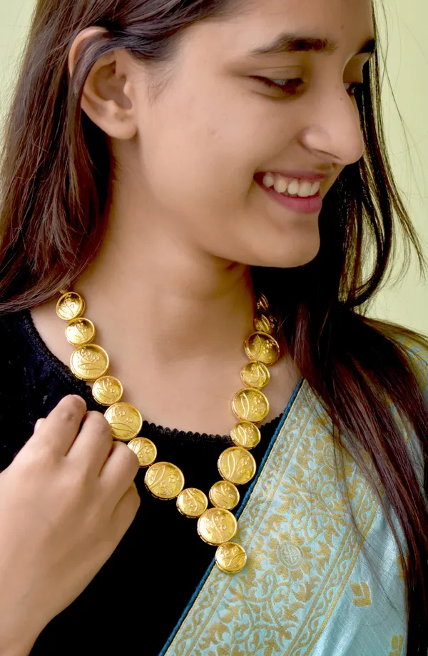 Long_Golden_Mala_Necklace_wearable_on_all_Kind_of_Outfits