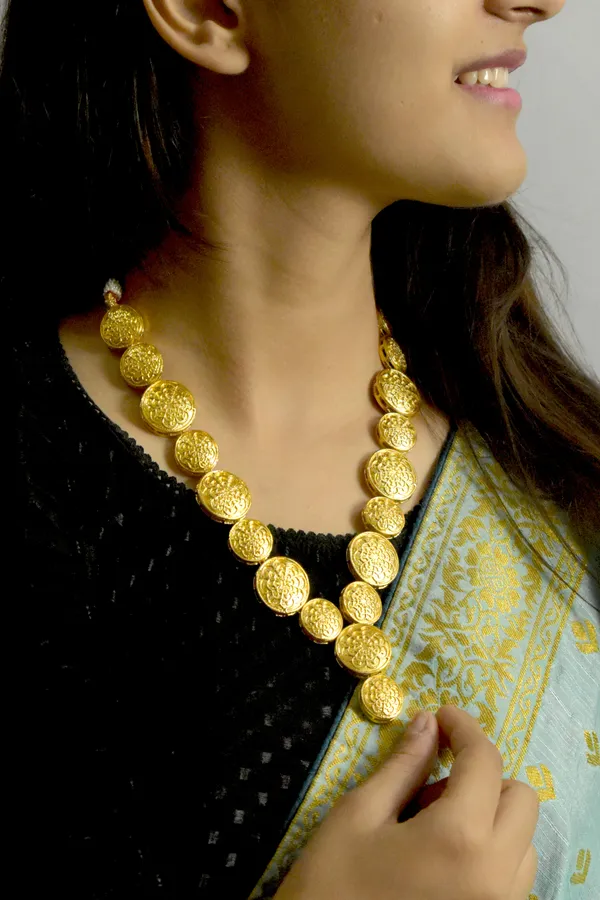 Long_Golden_Mala_Necklace_wearable_on_all_Kind_of_Outfits