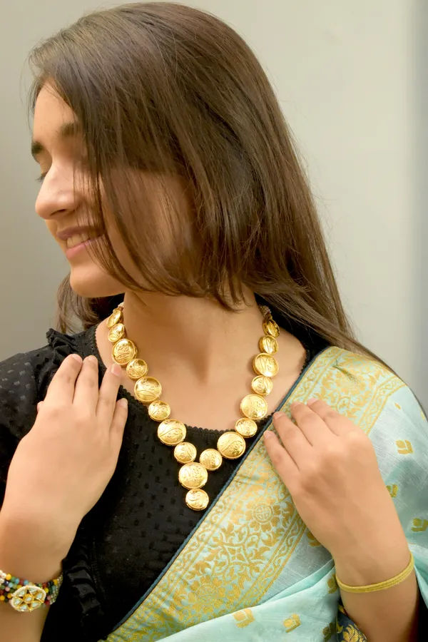 Long_Golden_Mala_Necklace_wearable_on_all_Kind_of_Outfits