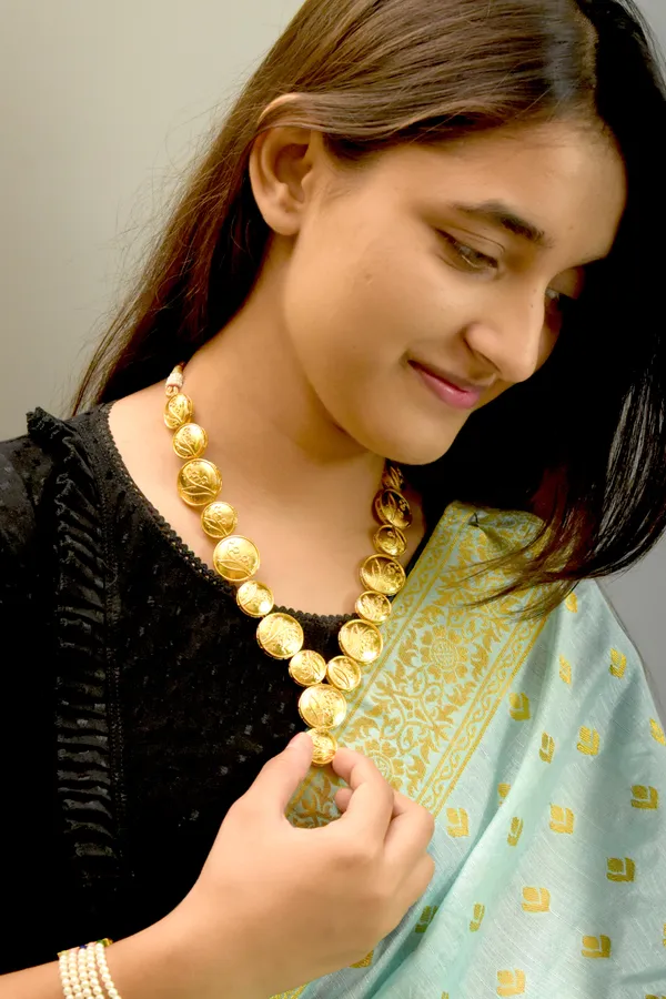 Long_Golden_Mala_Necklace_wearable_on_all_Kind_of_Outfits